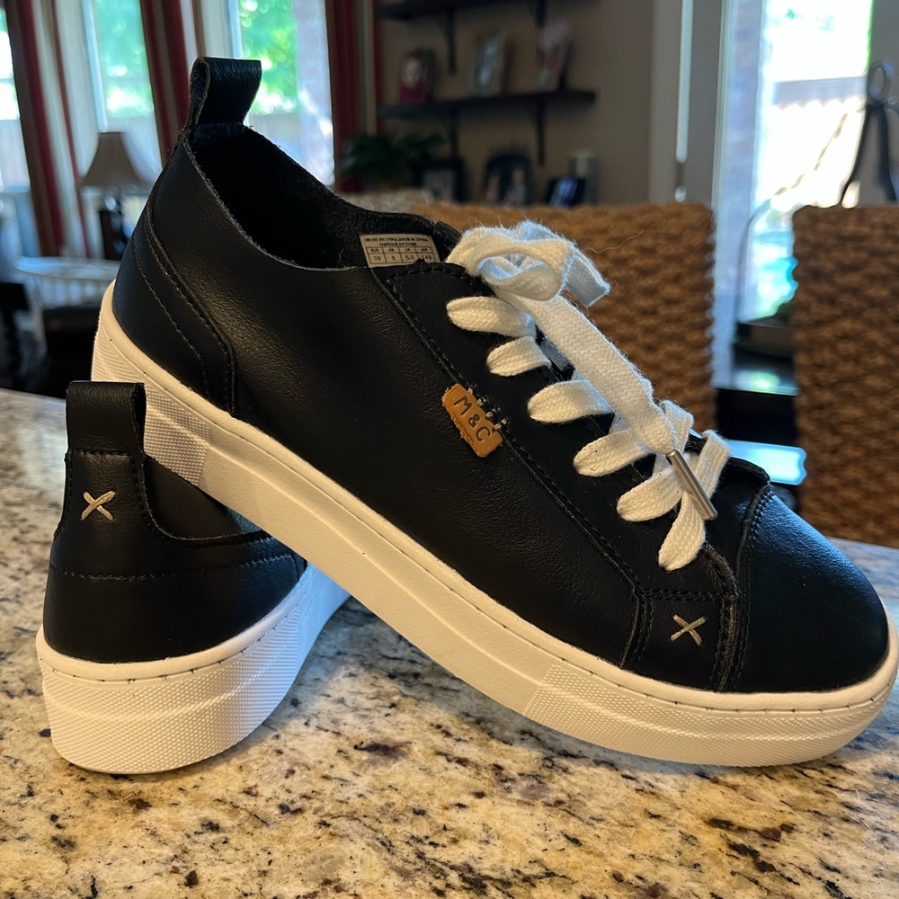 Musse & Cloud Masy Platform Sneaker in black leather